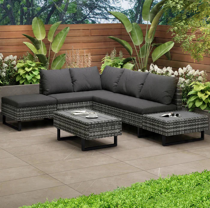 Poilsio rinkinys „Berlin“ – sofa + staliukas + pagalvėlės
